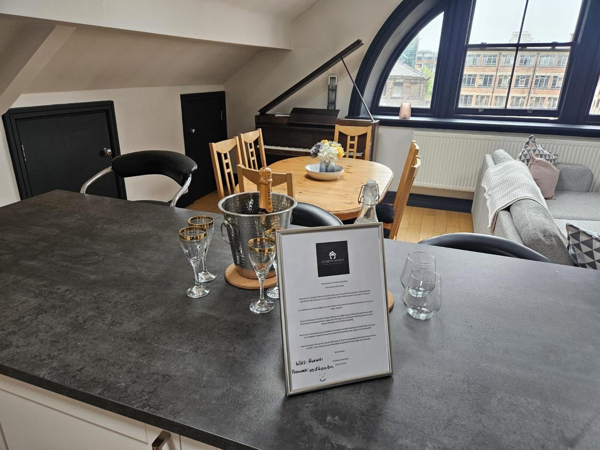 2 Bedroom City Centre Penthouse Loft Apartment Liverpool Bagian luar foto