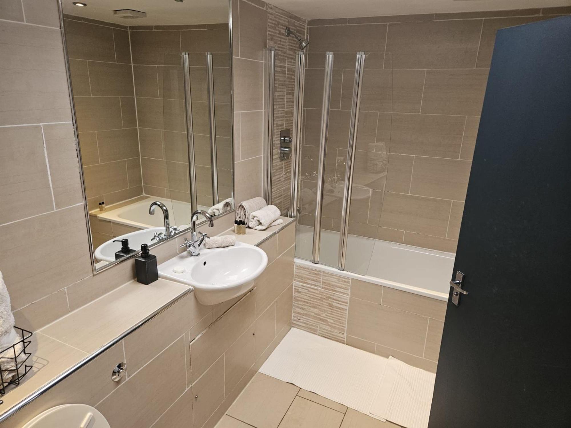 2 Bedroom City Centre Penthouse Loft Apartment Liverpool Bagian luar foto