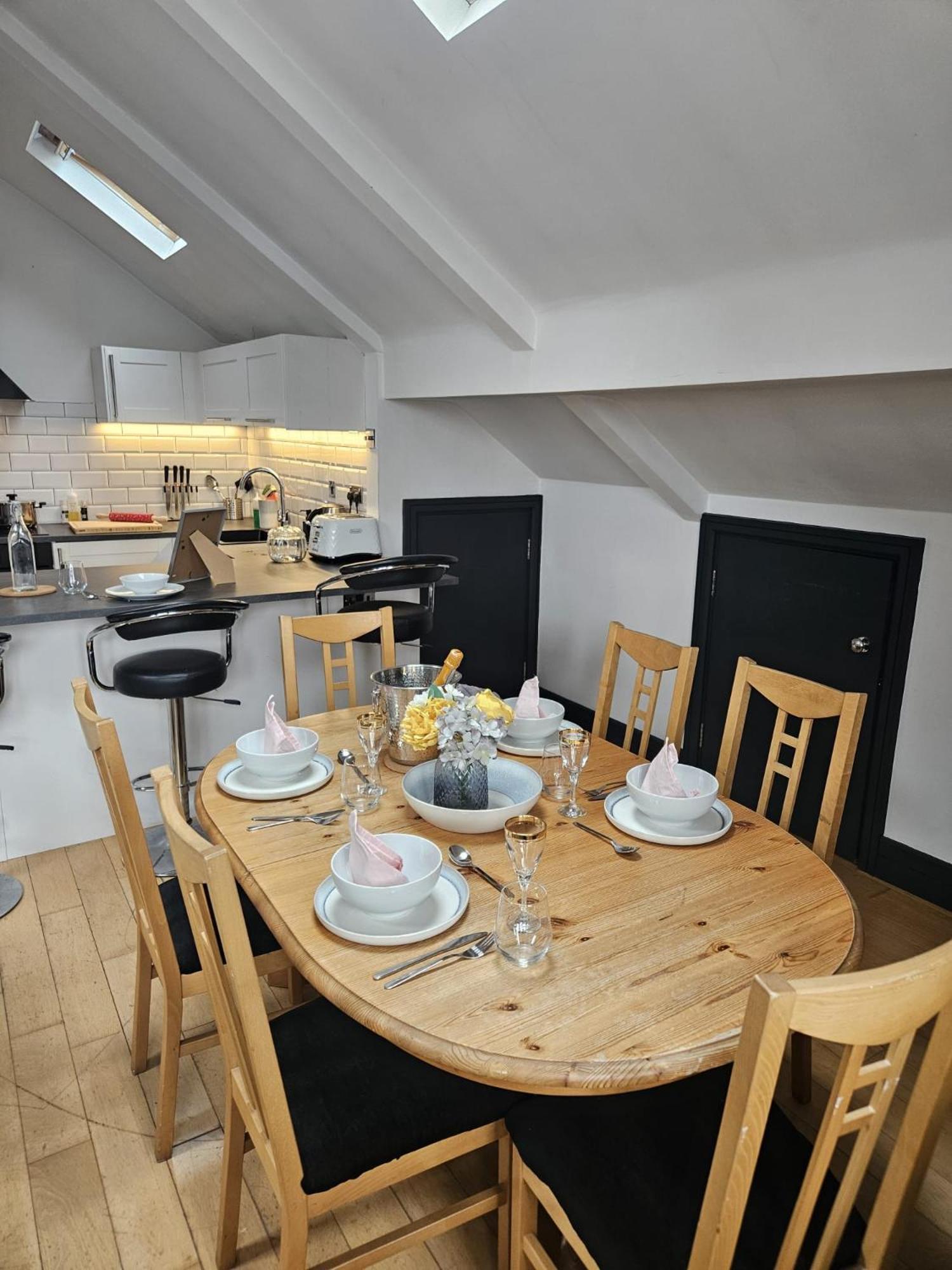 2 Bedroom City Centre Penthouse Loft Apartment Liverpool Bagian luar foto
